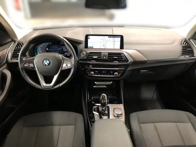 BMW X3 view 8