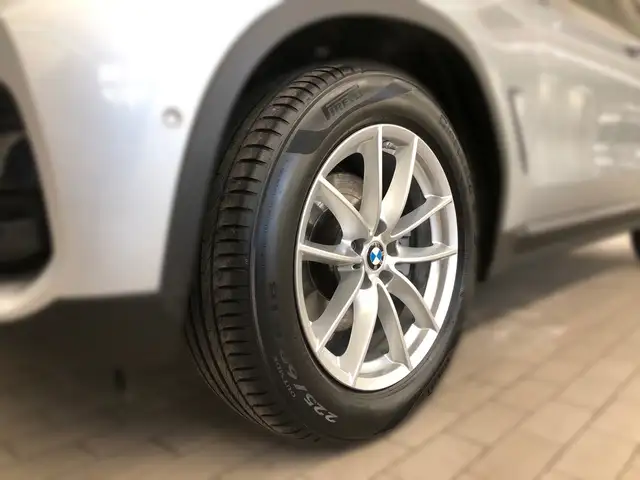 BMW X3 view 3