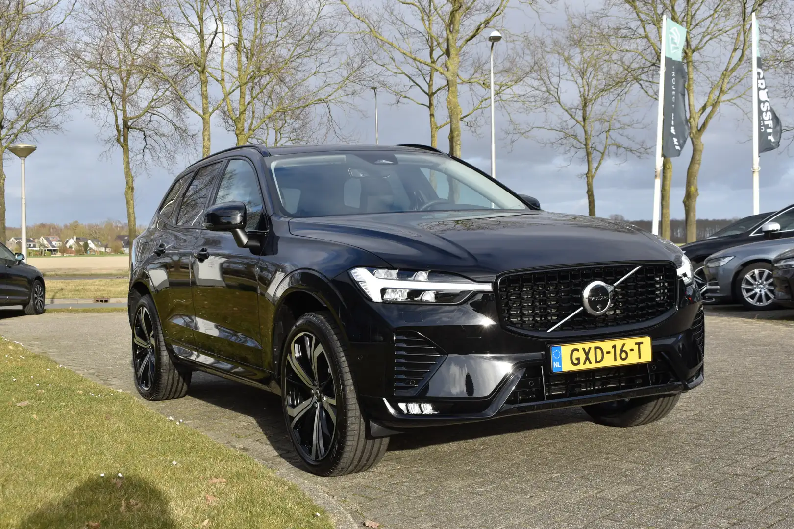 Volvo XC60 B4 Automaat Plus Dark | Keyless | Harman Kardon | Noir - 2