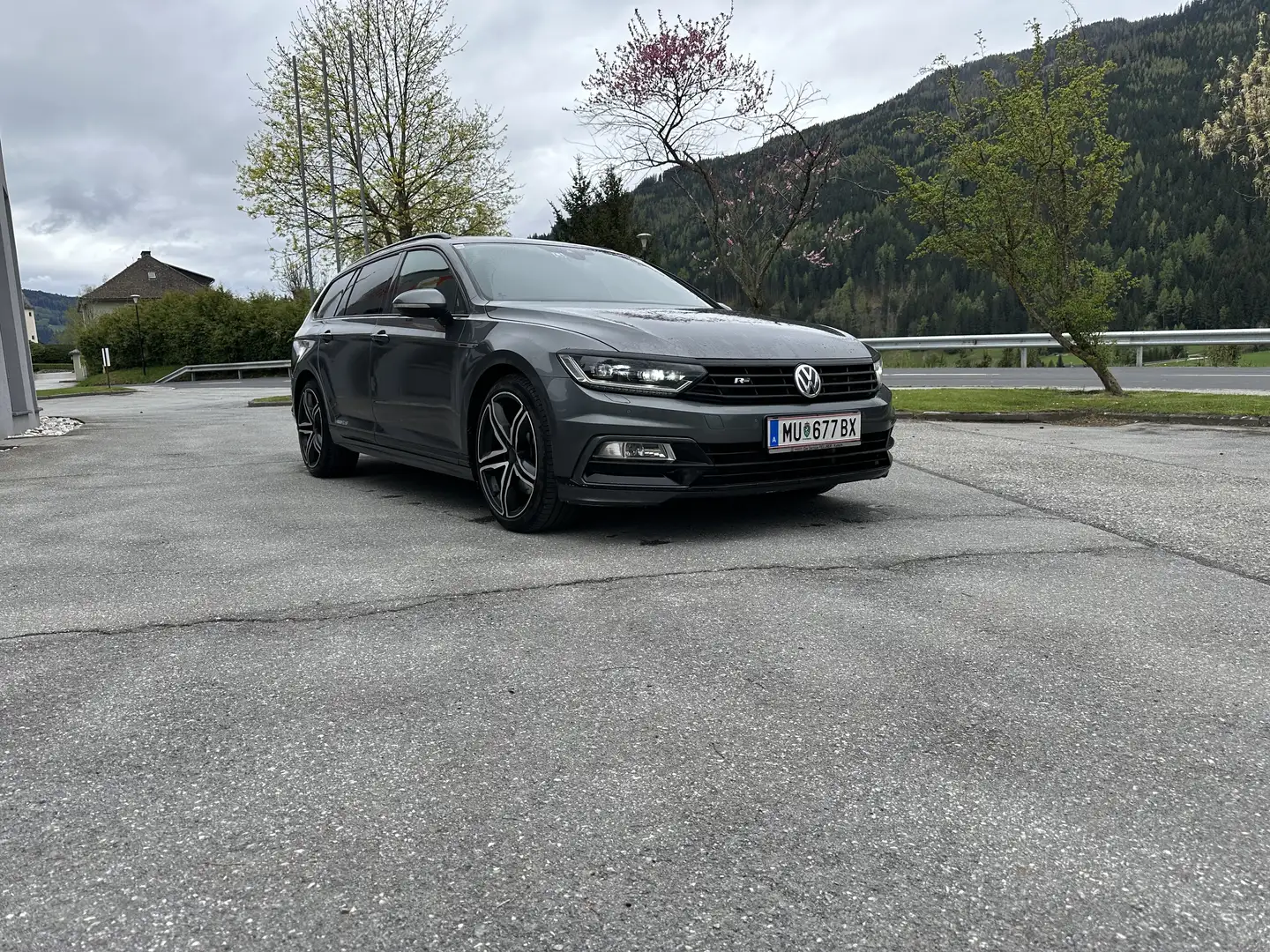Volkswagen Passat Variant SCR Highline 2,0 TDI 4Motion DSG Grau - 1