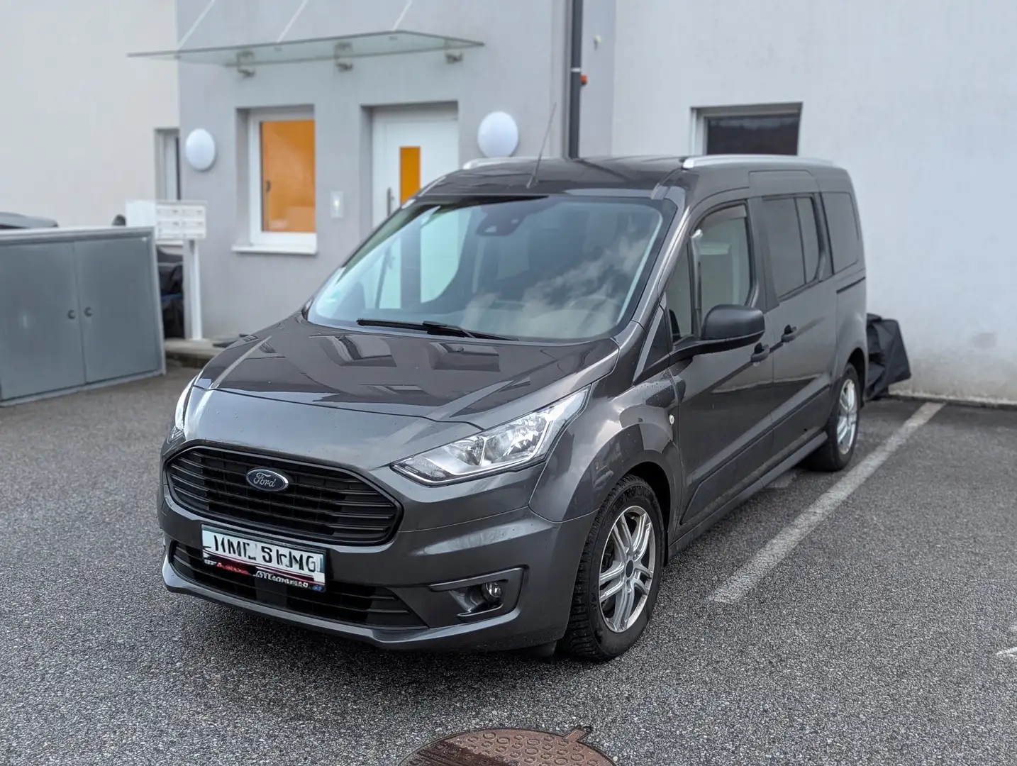 Ford Grand Tourneo Connect Trend 1,5 EcoBlue Grau - 1