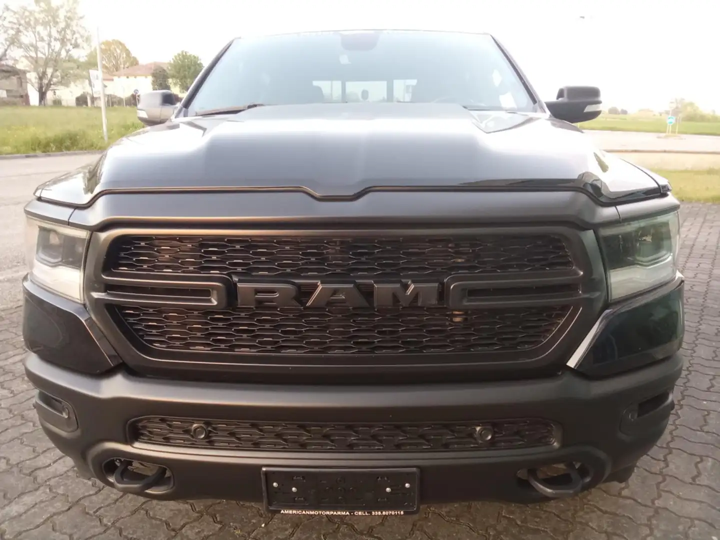 Dodge RAM BUILT TO SERVE 2022 Negro - 2