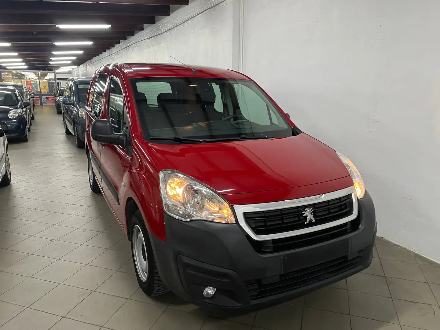 Peugeot Partner 1.6 BlueHDi Galicia 2p. latérale 3 pl.Airco Radar Rouge - 1