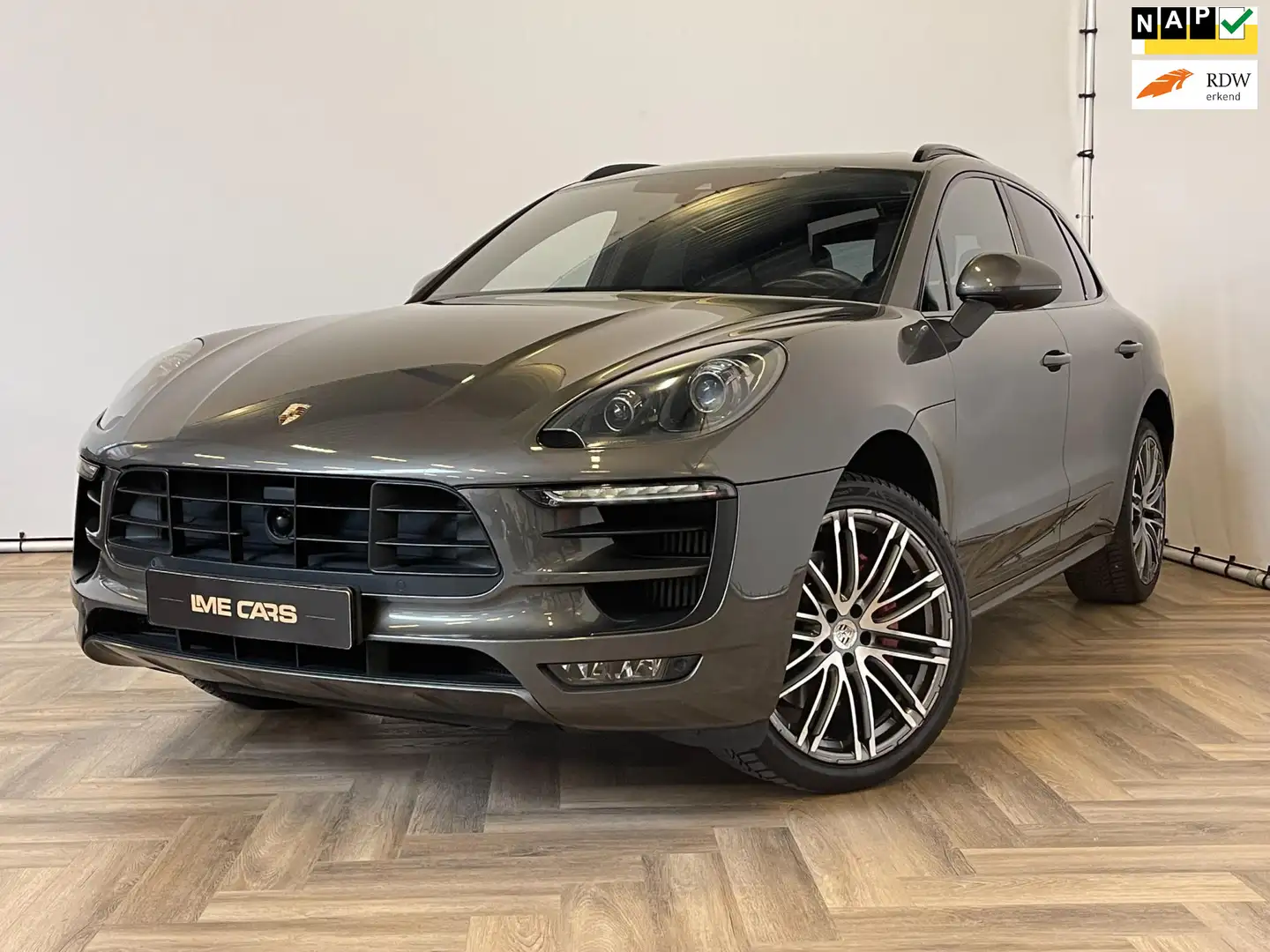Porsche Macan 3.6 Turbo ,PANO, 400PK , INRUIL MOGELIJK ! Grijs - 1