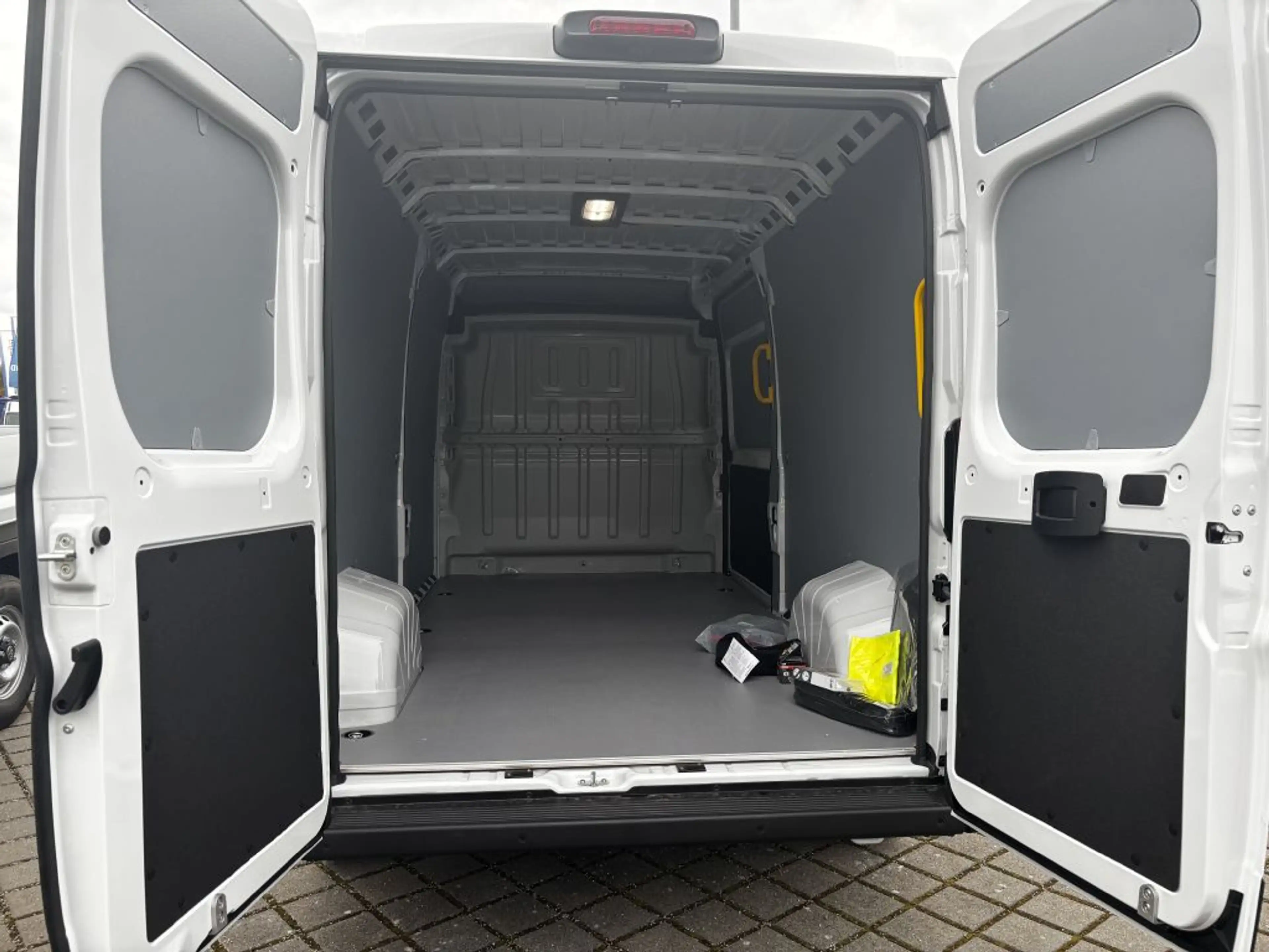 Toyota Proace Max 2.2-l-D 35 L3H2 Meister — photo 12