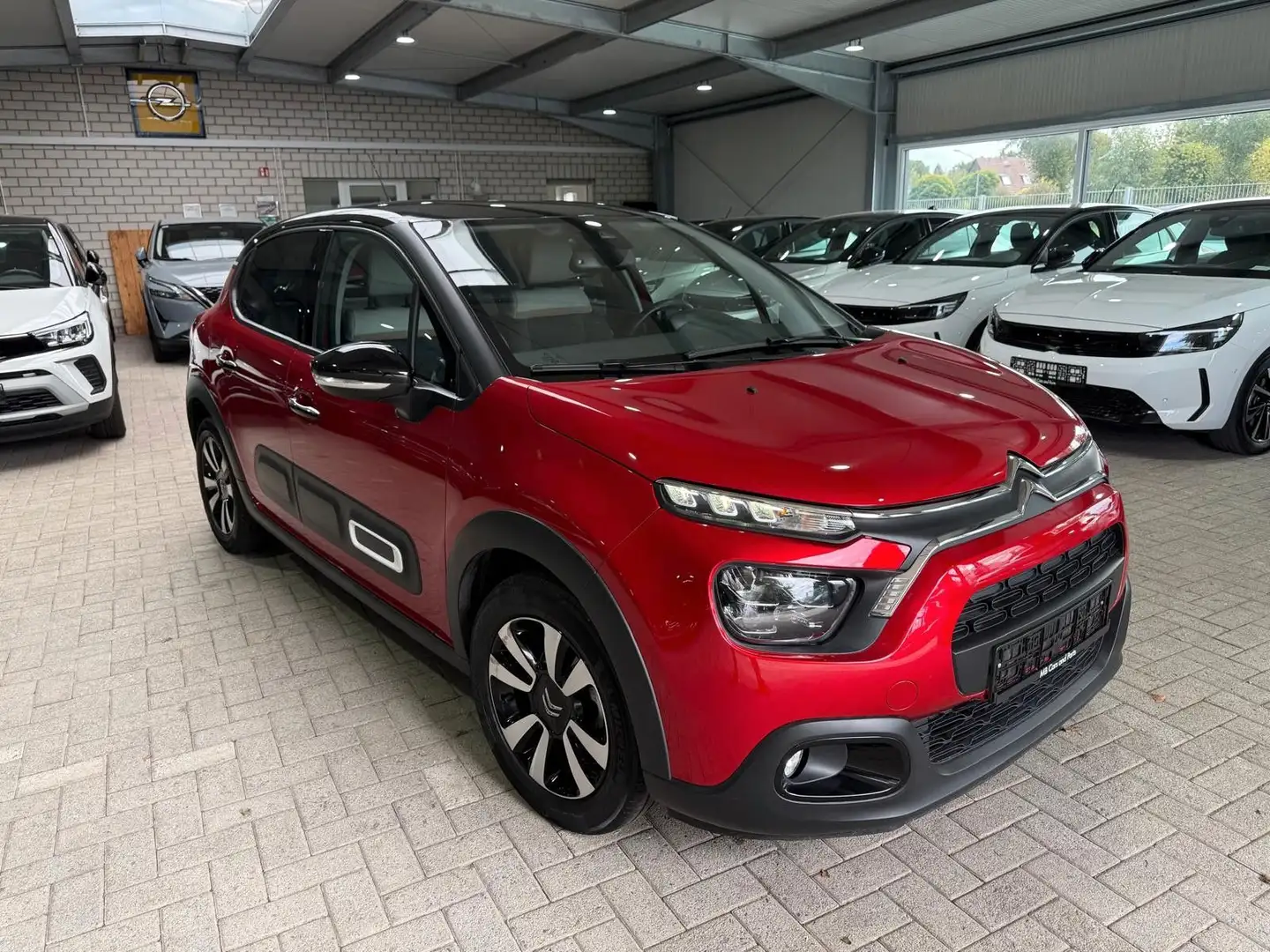 Citroen C3 Max 1.2 PURETECH SHZ Navi LED DAB RFK Rouge - 2