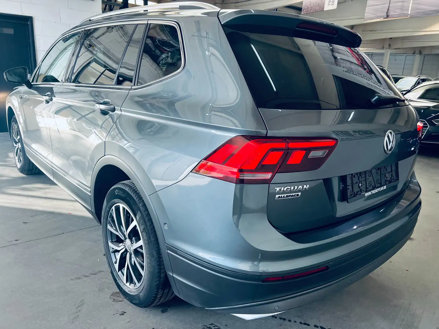 Volkswagen Tiguan Allspace 1.5 TSI Comfortline DSG+7PL+NAVI+CAMERA+GARANTIE Grau - 2