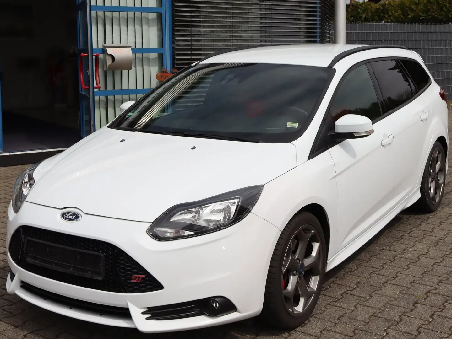 Ford Focus Turnier 2.0 EcoBoost ST Weiß - 1