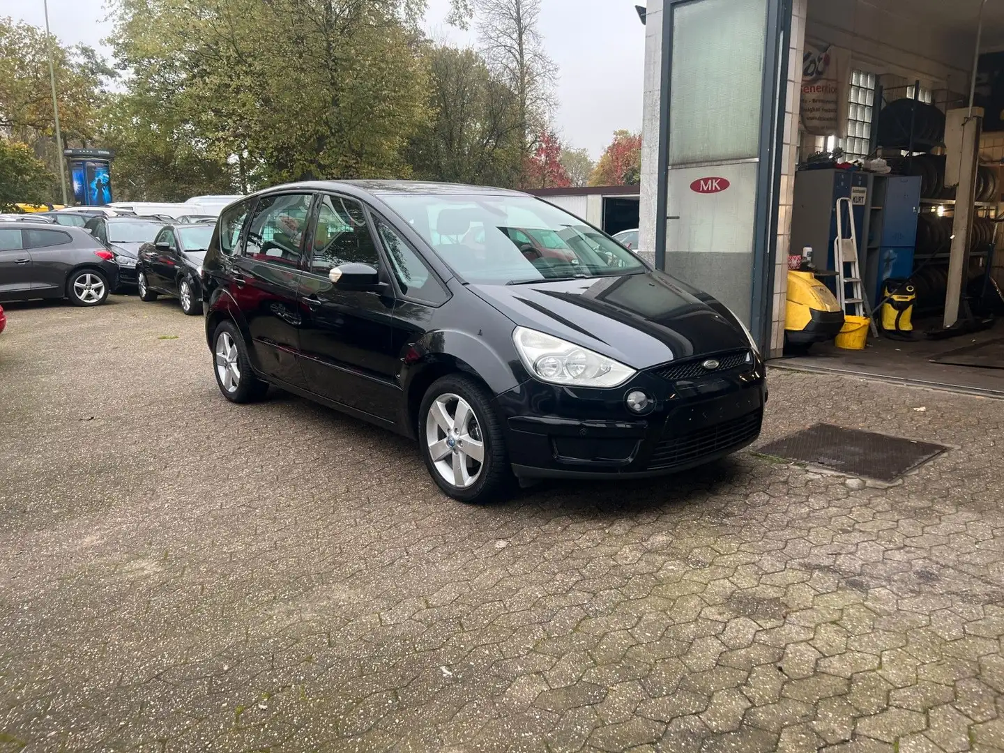 Ford S-Max 2.0  Titanium Navigation-E Fenster-PDC Чорний - 1