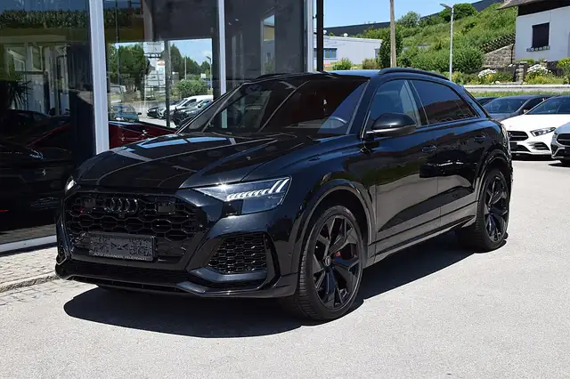 Audi Q8 view 2
