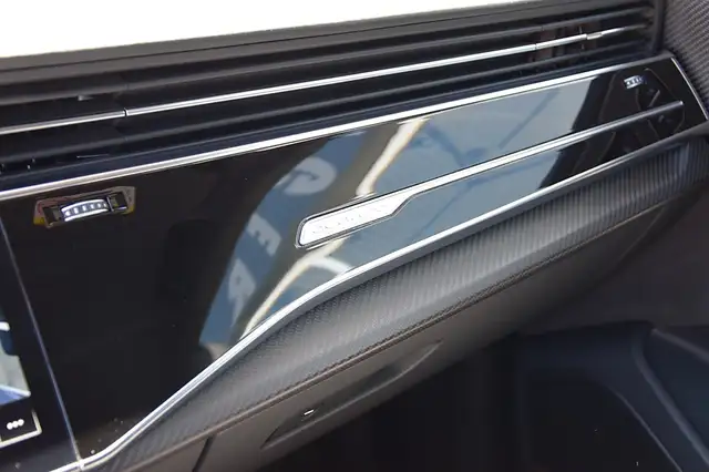 Audi Q8 view 13