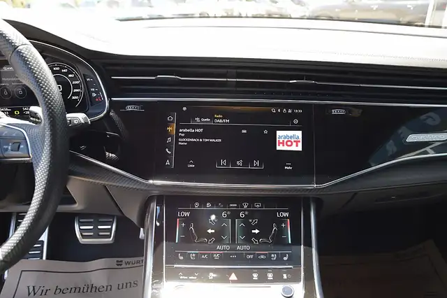 Audi Q8 view 9