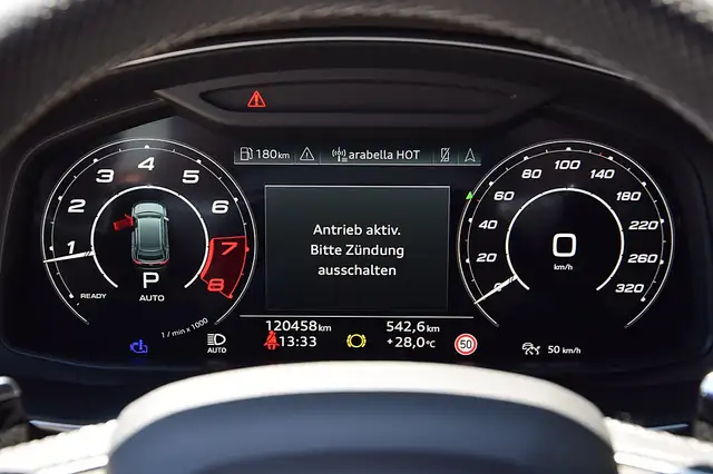 Audi Q8 view 8