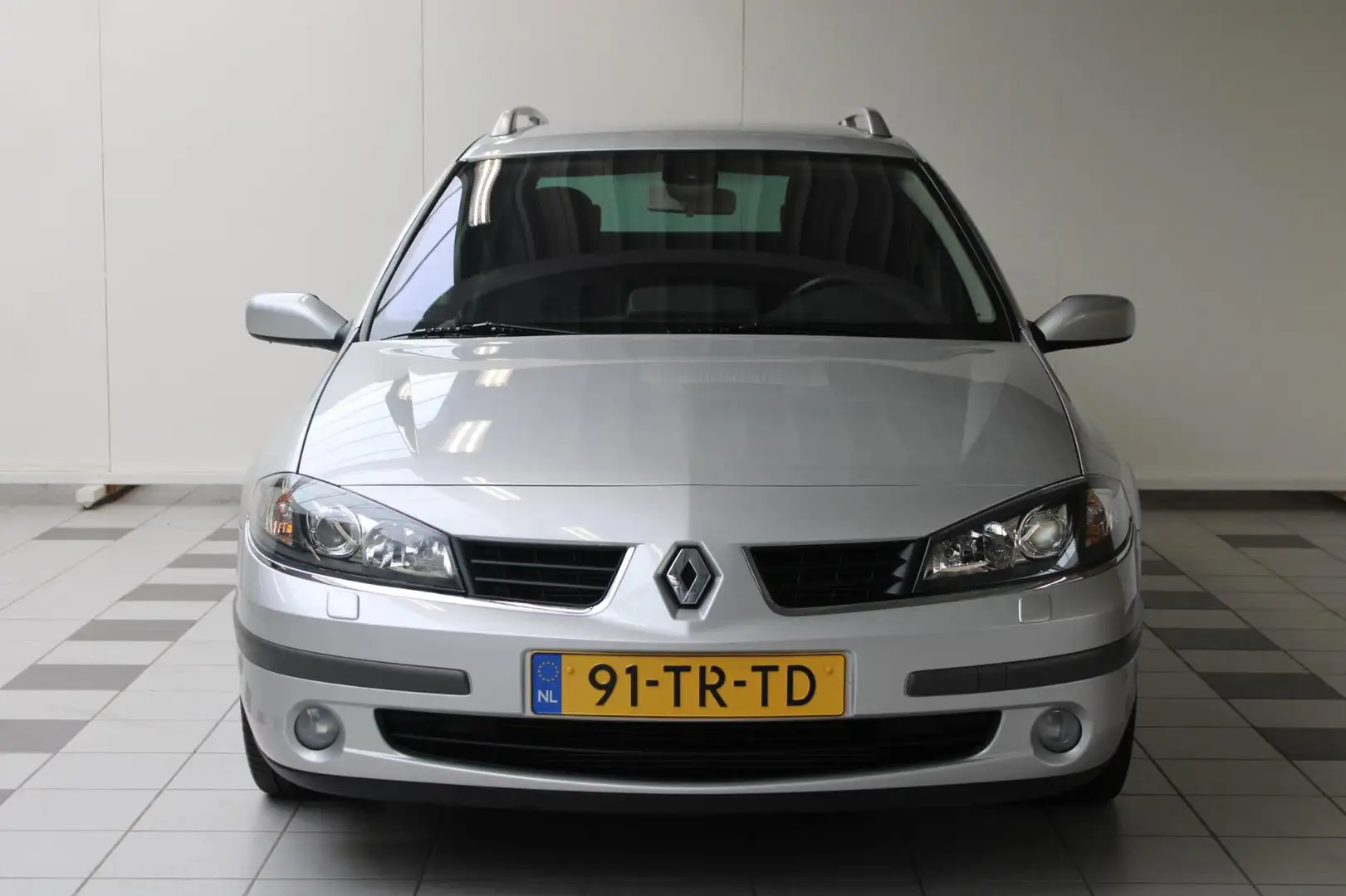 Renault Laguna Grand Tour 2.0-16V T Tech Line*1e Eigenaar*Trekhaa Grijs - 2