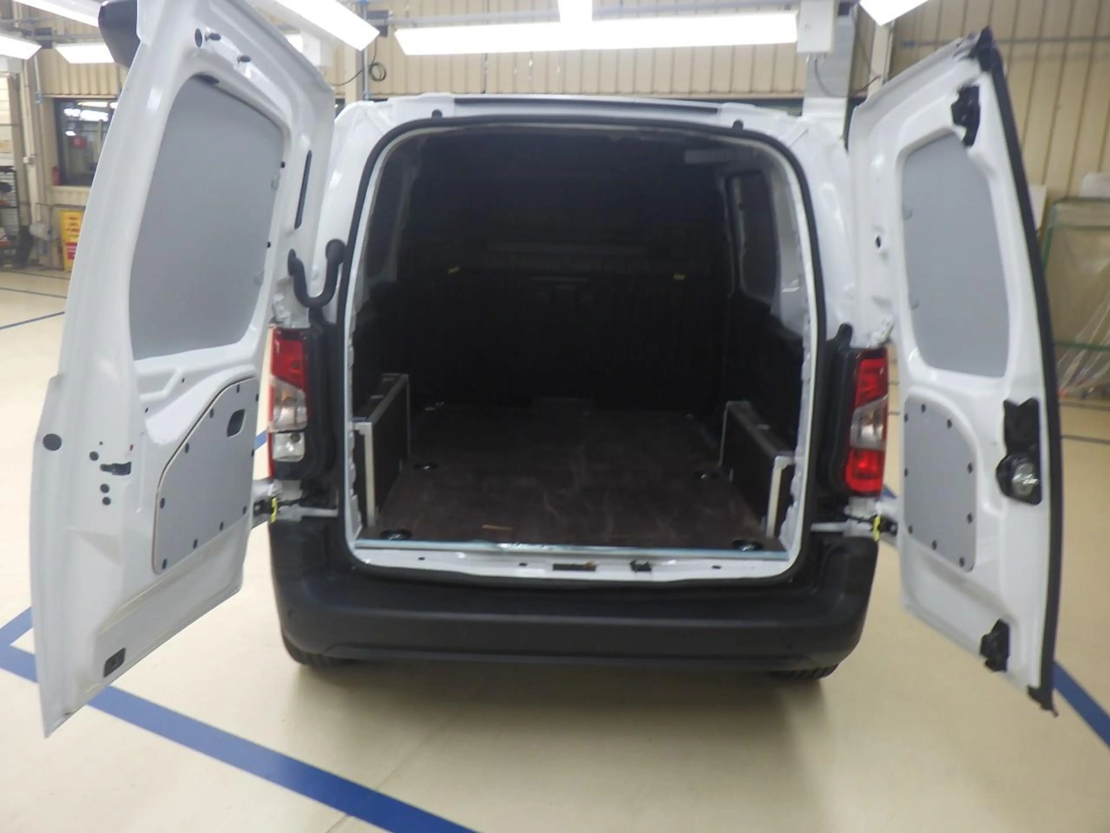 Fiat E-Doblo 50 kWH 136pk | Airconditioning handmatig | Central — photo 5