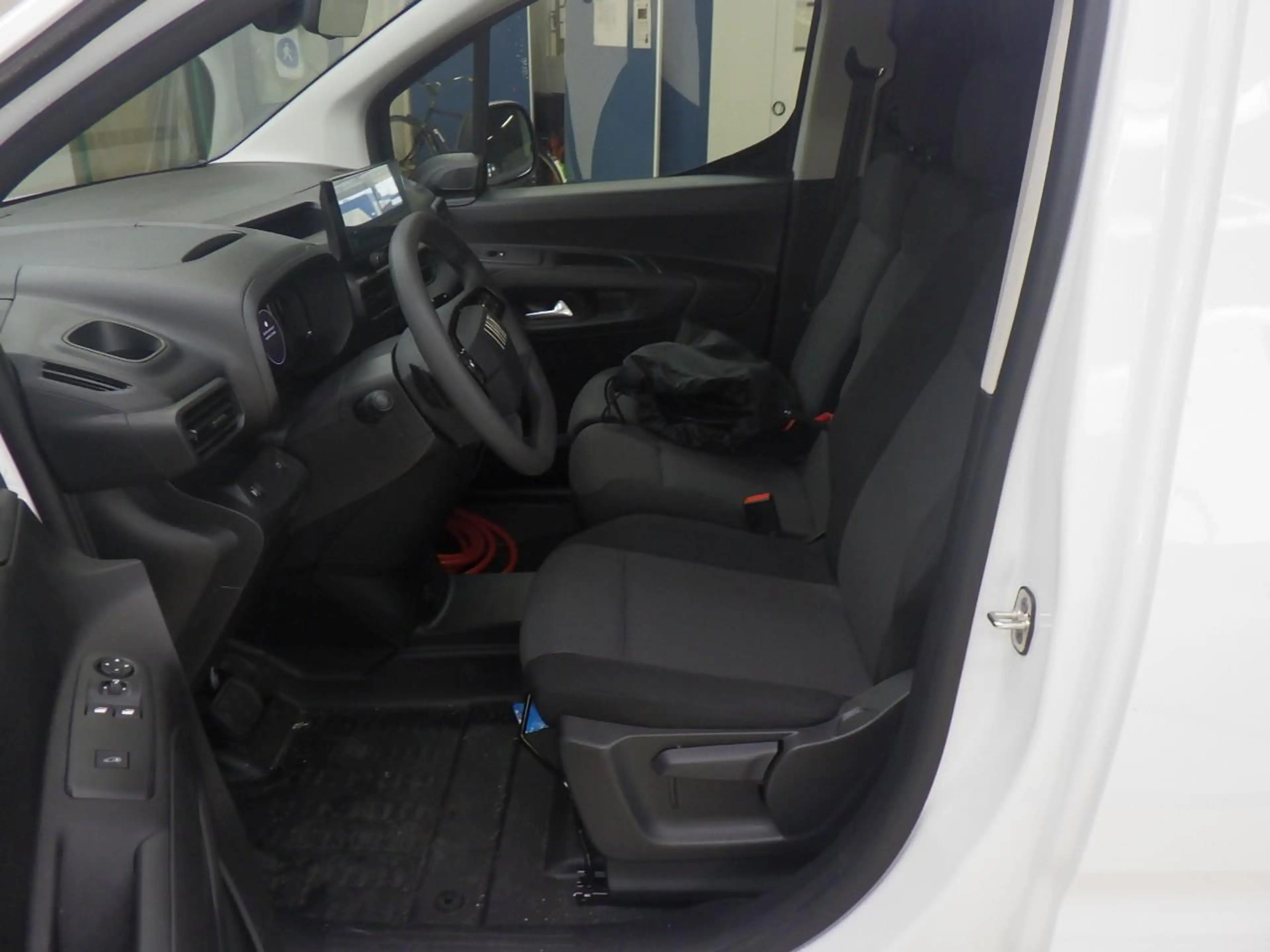 Fiat E-Doblo 50 kWH 136pk | Airconditioning handmatig | Central — photo 3