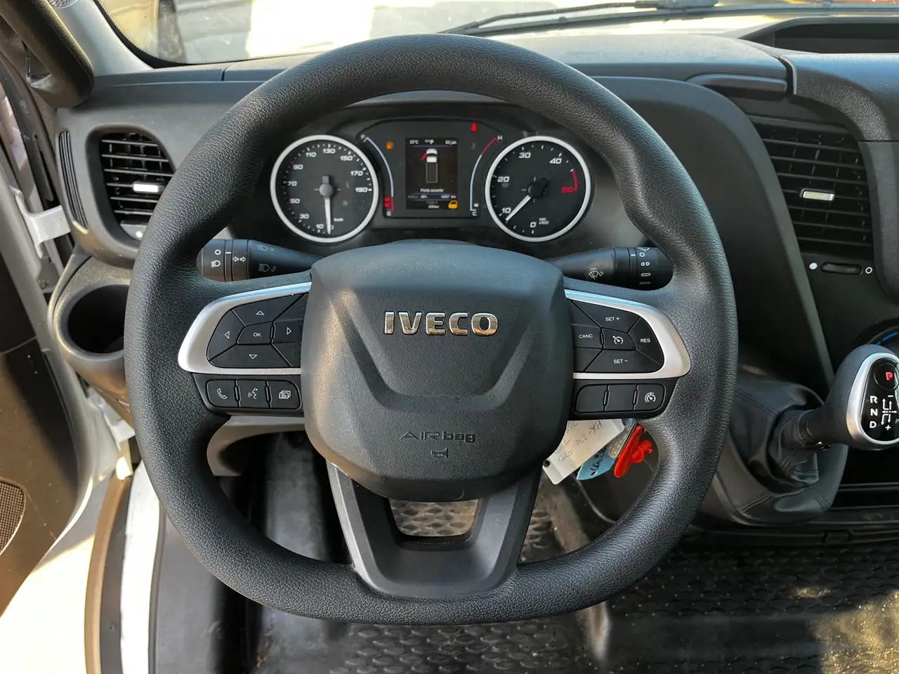 Iveco Daily 2022 — фото 10