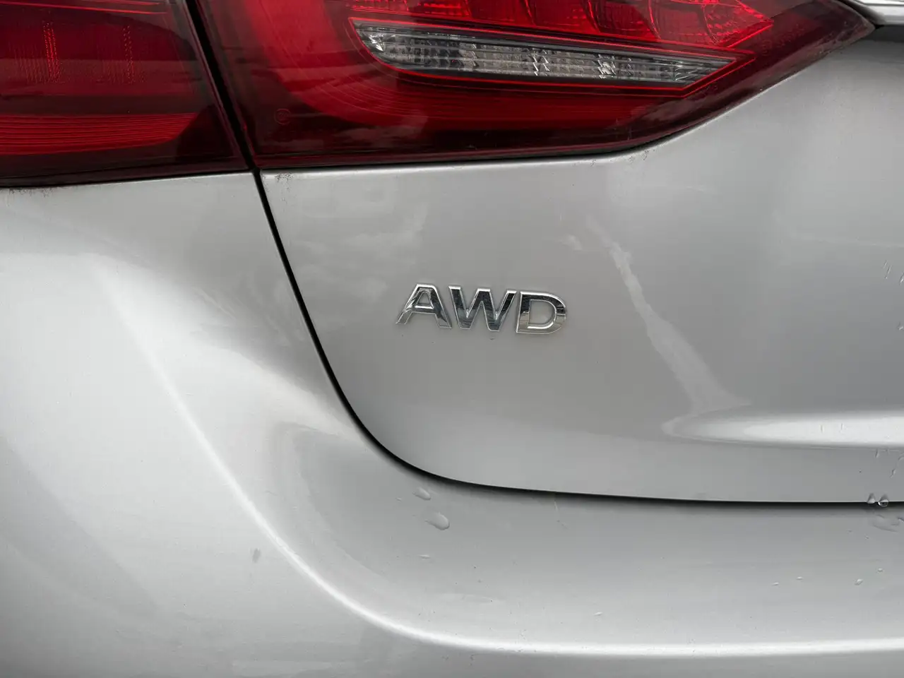 Infiniti Q50 снимка Infiniti Q50