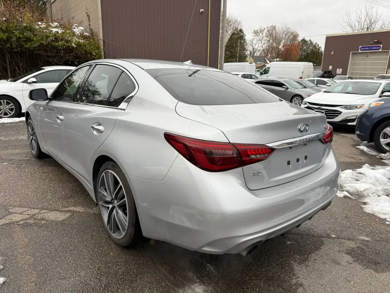Infiniti Q50 снимка Infiniti Q50