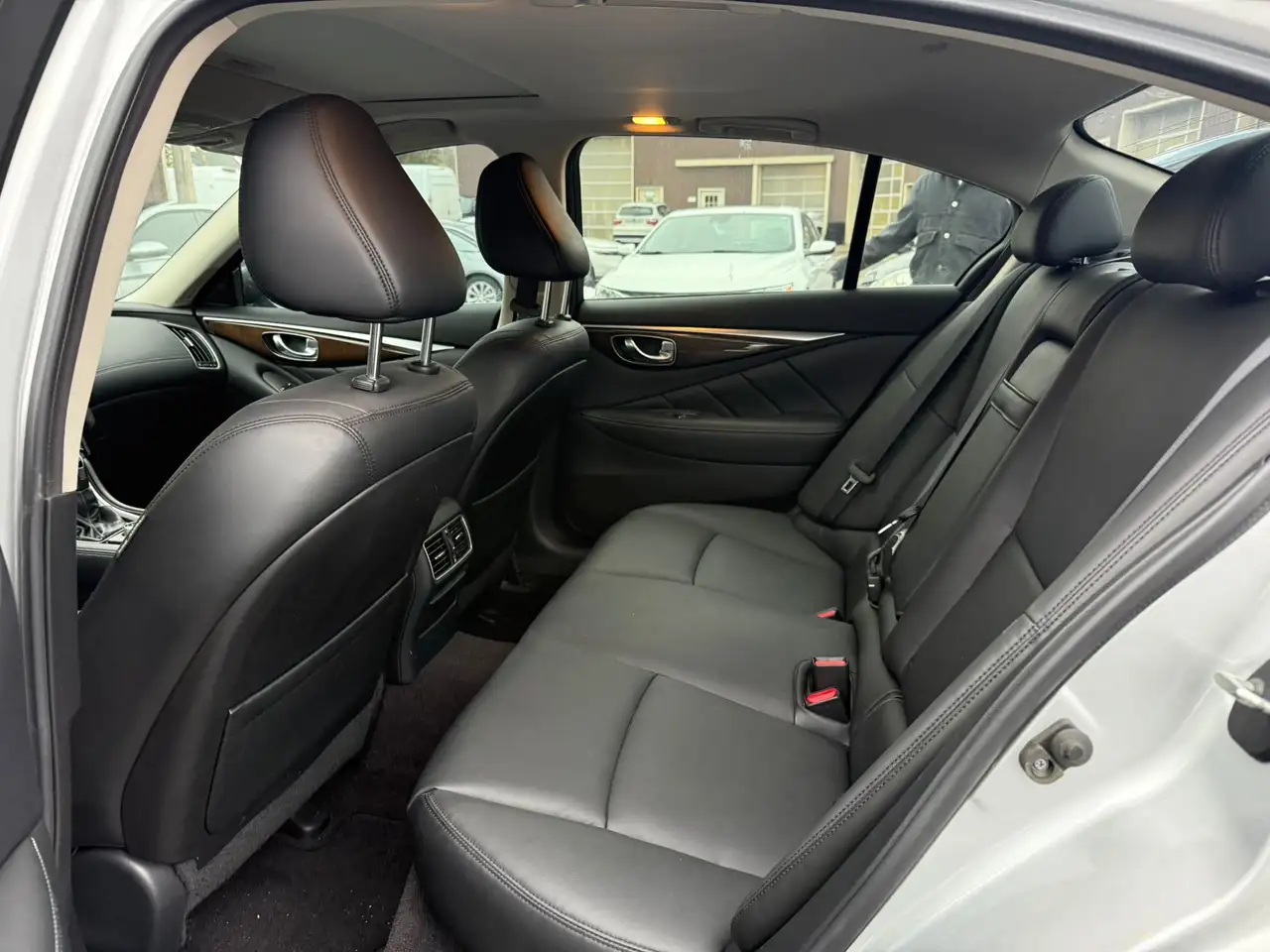 Infiniti Q50 снимка Infiniti Q50