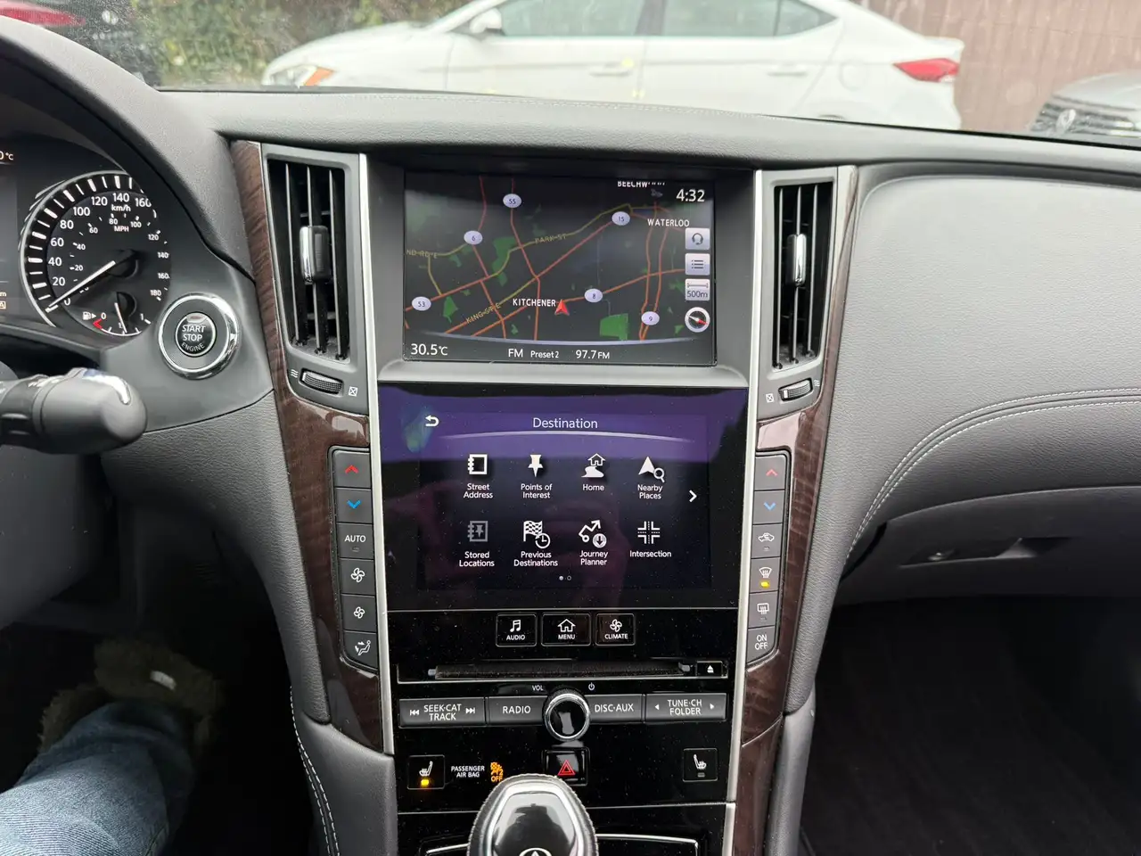 Infiniti Q50 снимка Infiniti Q50