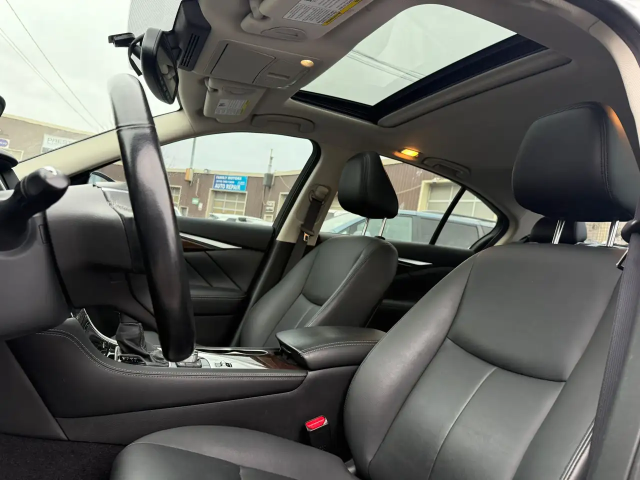 Infiniti Q50 снимка Infiniti Q50
