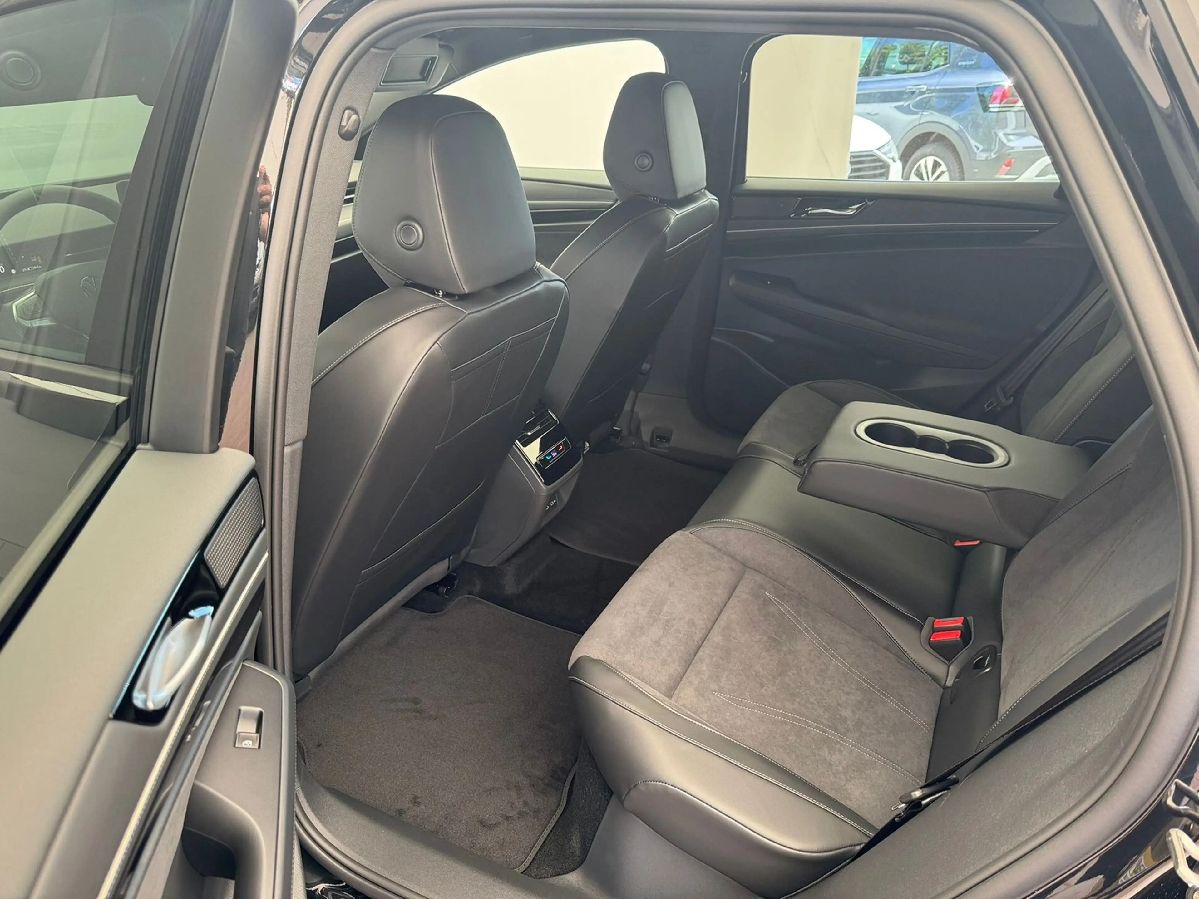 Volkswagen ID.7 Tourer Pro AHK+360°KAMERA+MATRIX+BLACK-STYLE+EA... — photo 14