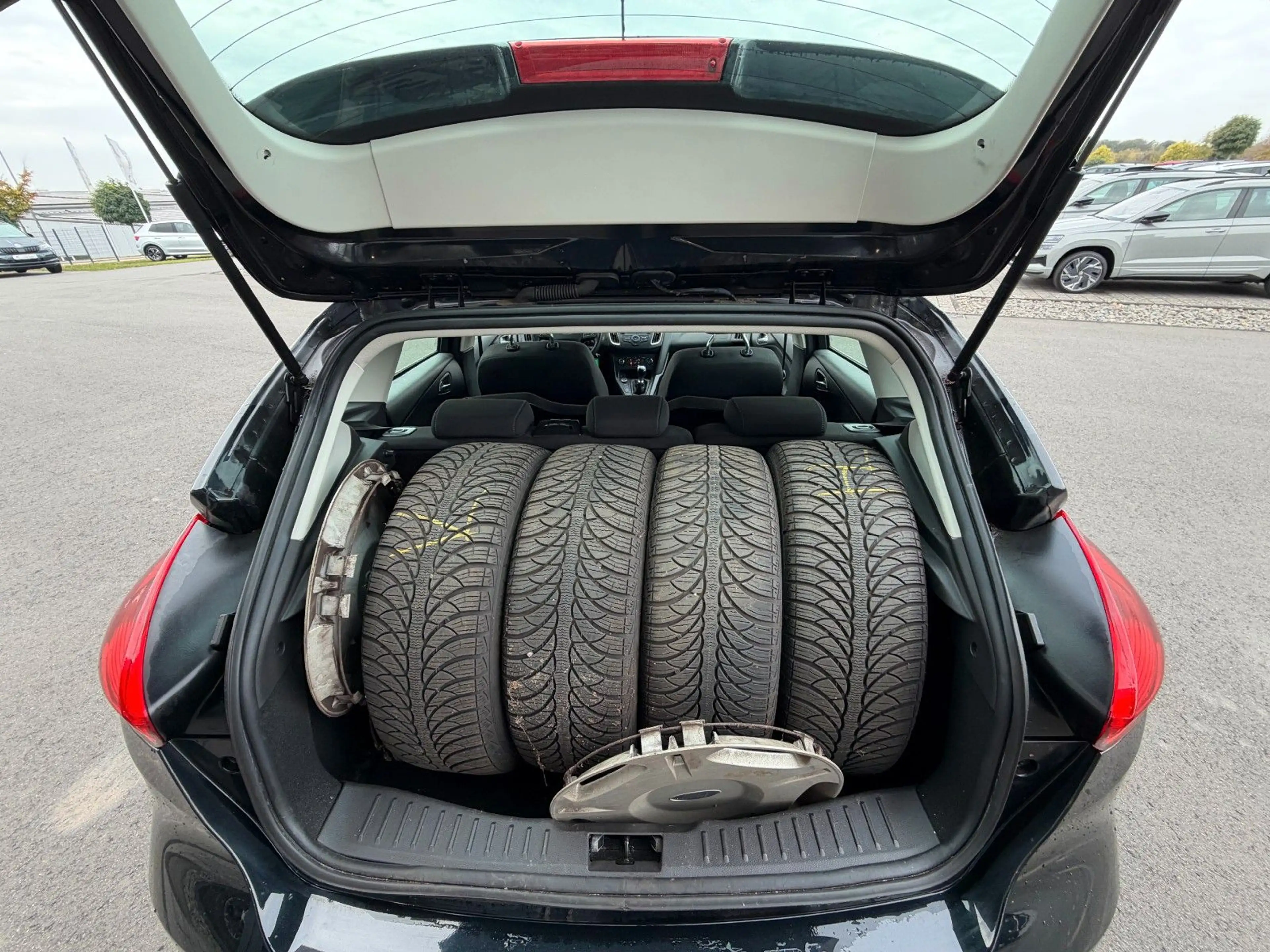 Ford Focus Lim. Trend 5-türig Klima Sitzhz Lenkradhz — photo 12