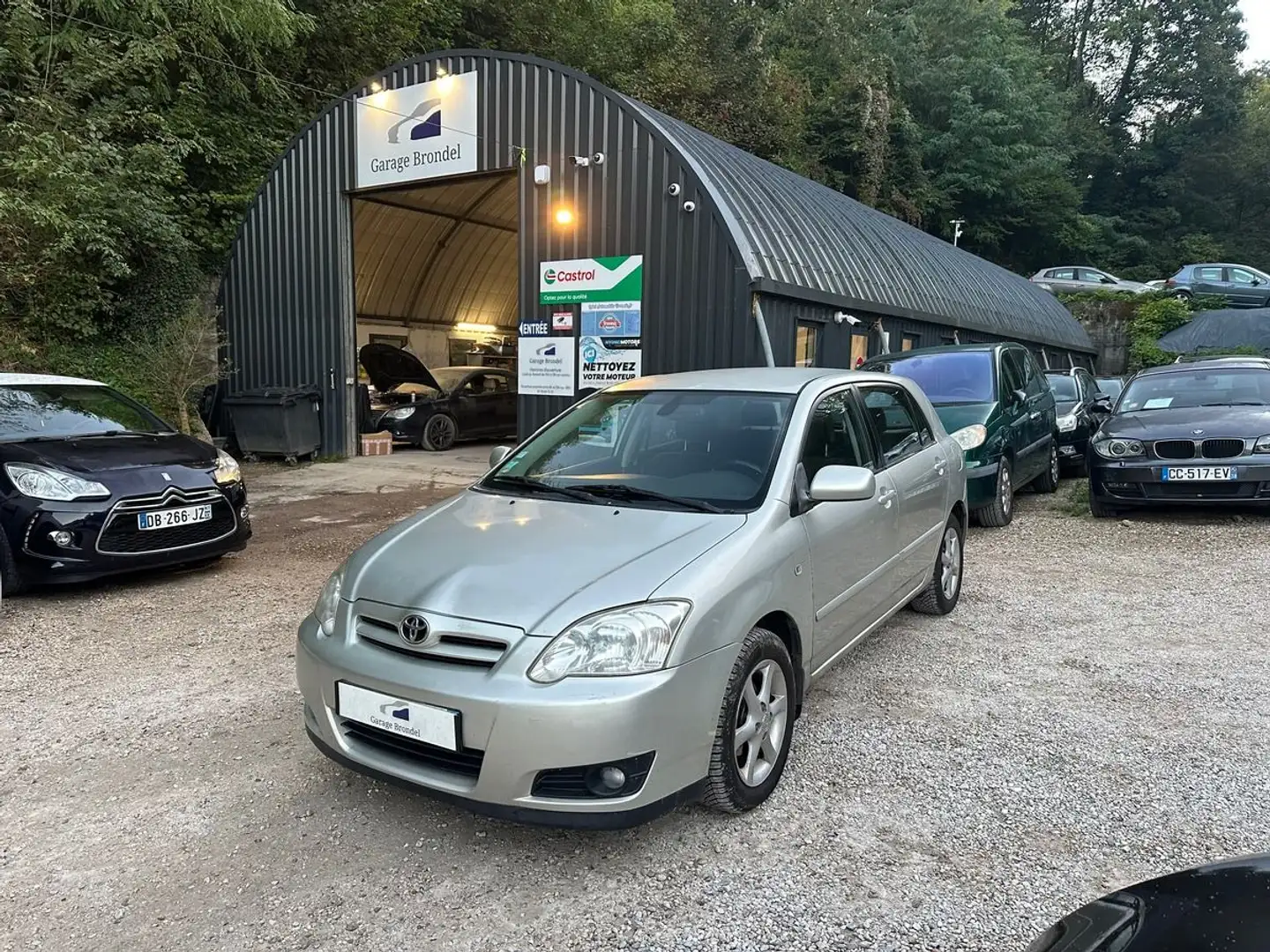 Toyota Corolla 1.6 VVT-i 110cv 2ème main Crit’air 2 Beige - 1