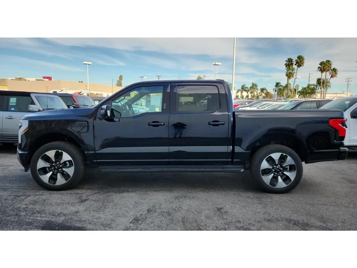 Ford F 150 Lightning Platinum Extended-Range Negro - 2