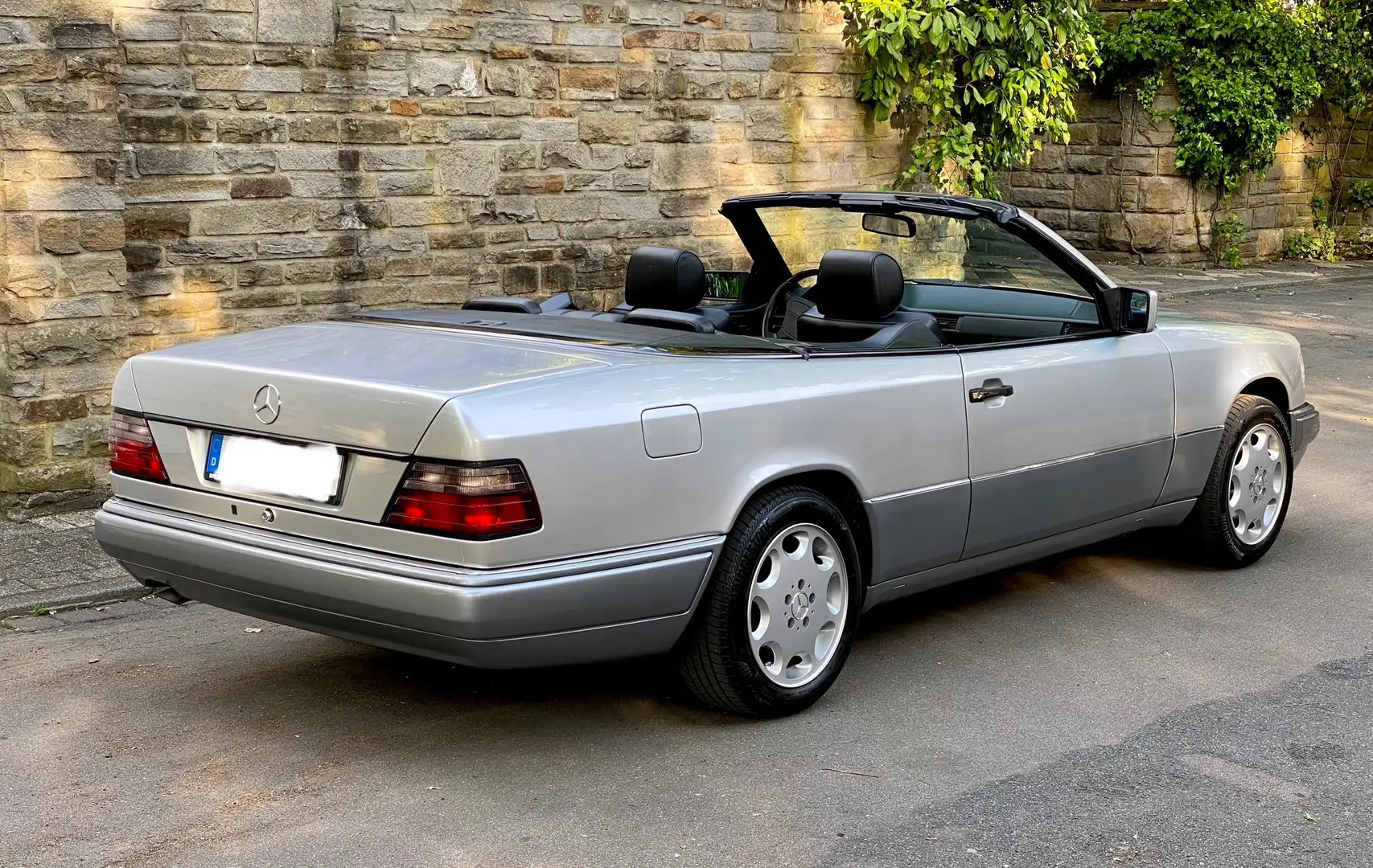 Mercedes-Benz E 220 W 124 / A 124 Scheckheft & Wertgutachten Argent - 2