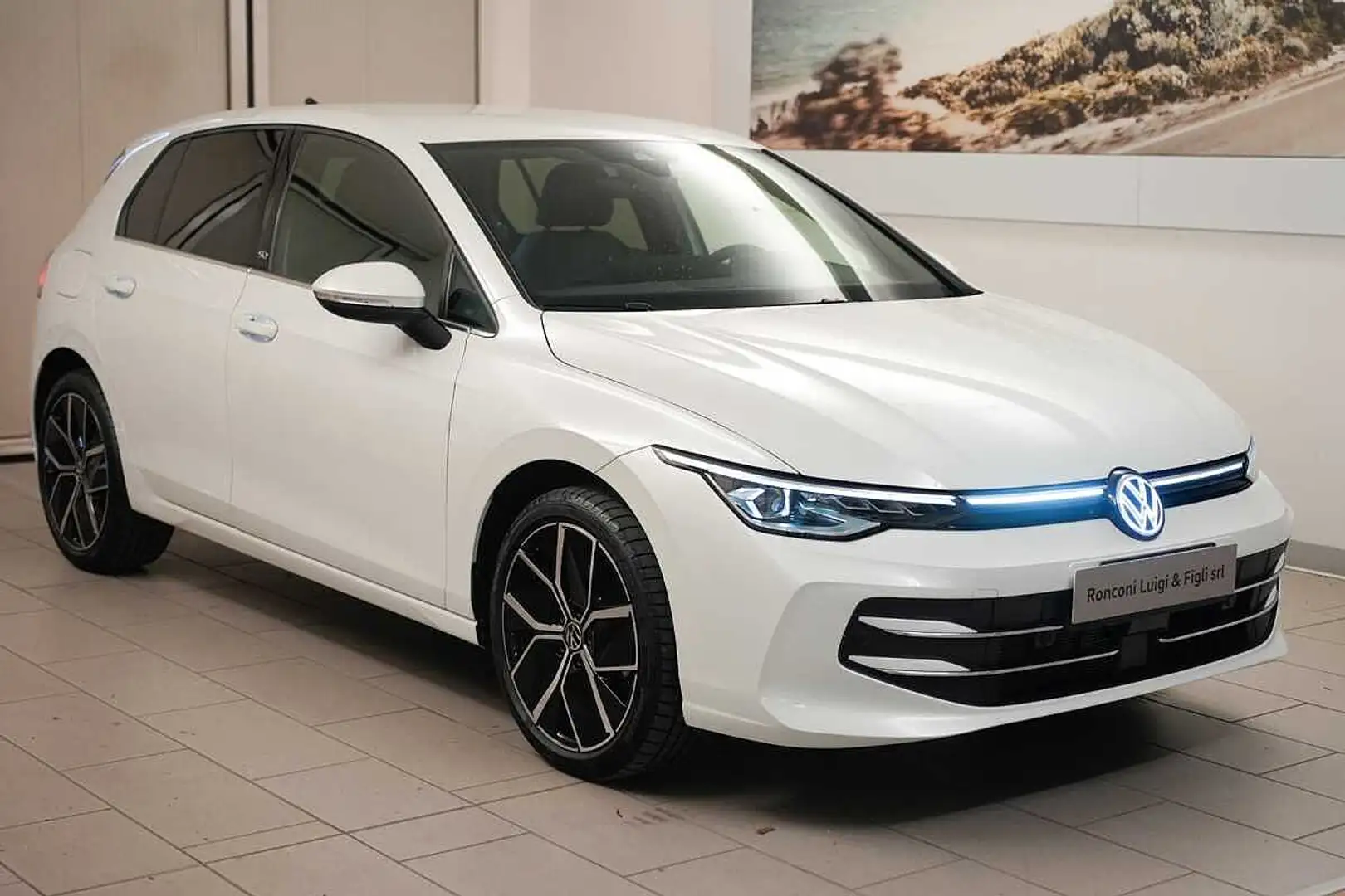Volkswagen Golf 8ª serie 1.5 eTSI 115 CV DSG 50 Years Bianco - 1