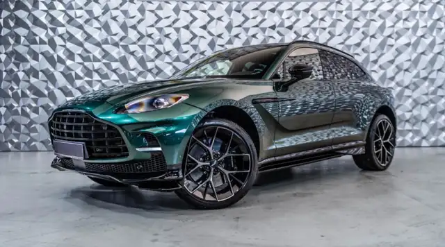 Aston Martin DBX 707
