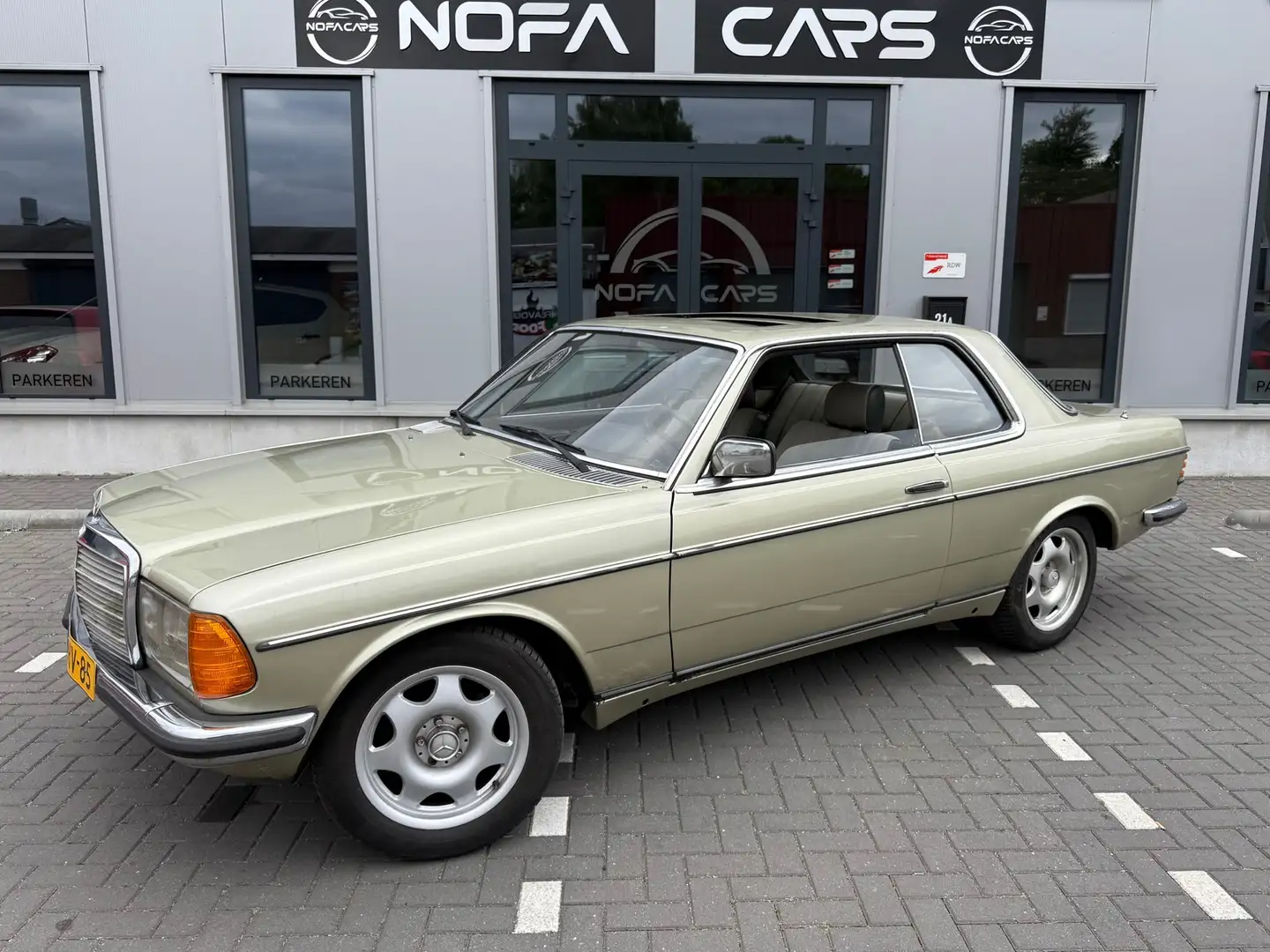 Mercedes-Benz CE 280 200-280 (W123) 230 Groen - 1