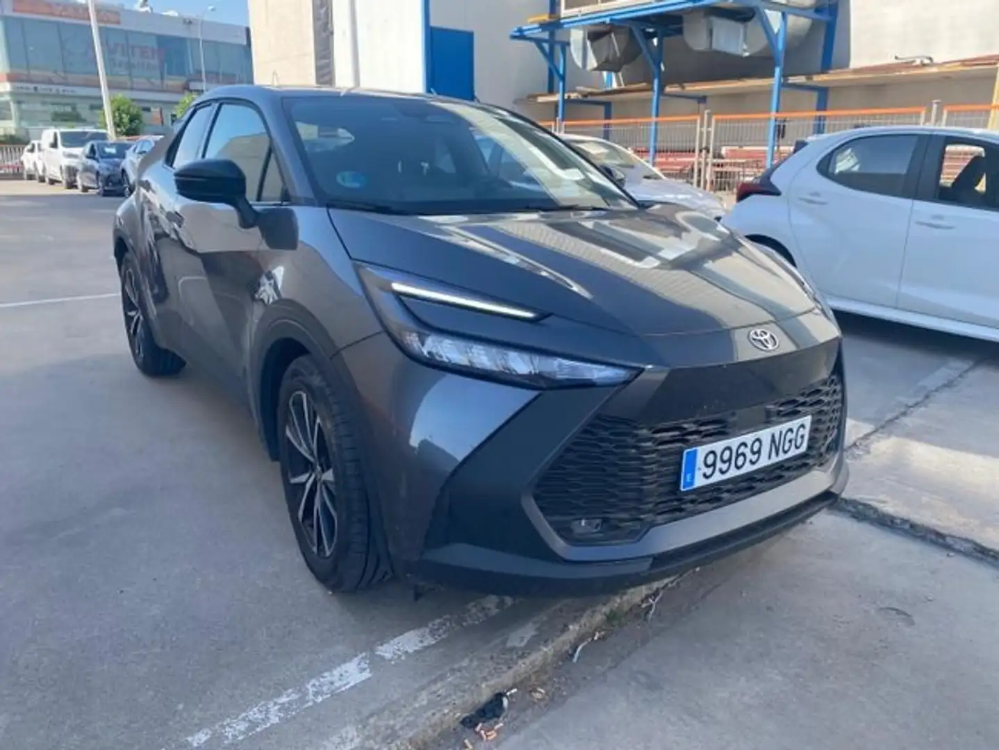 Toyota C-HR 1.8 Advance Hybrid 140 Gris - 2