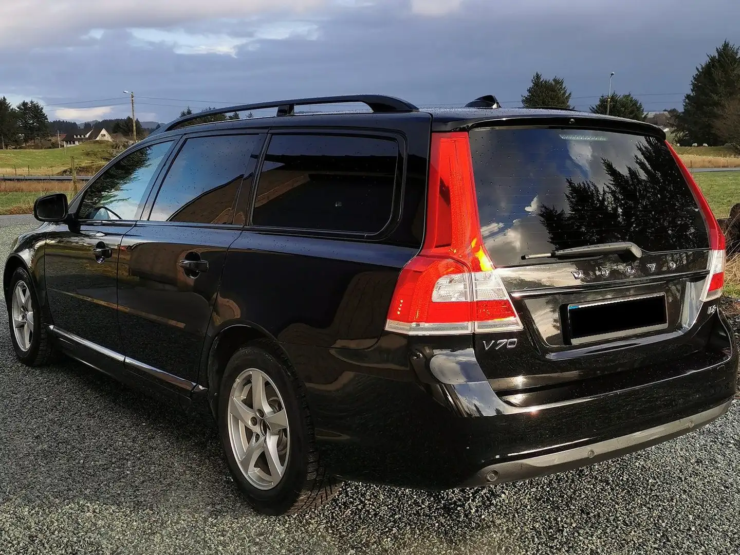Volvo V70 V70 D2 Geartronic Momentum crna - 2