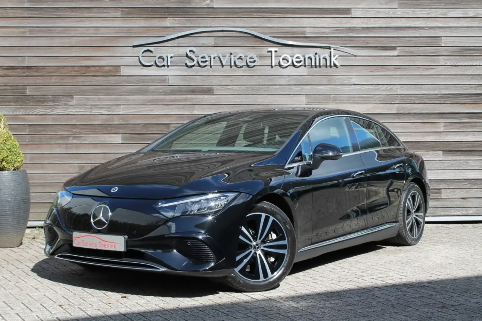 Mercedes-Benz EQE 300 300 Avantgarde, TREKHAAK! Zwart - 1