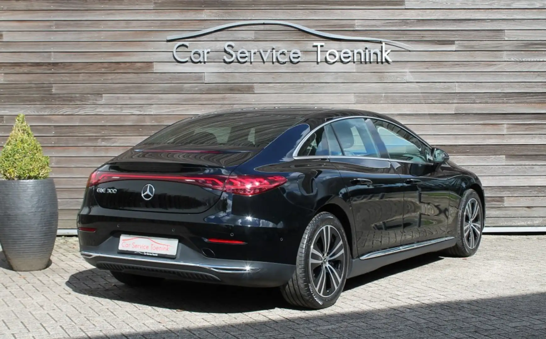 Mercedes-Benz EQE 300 300 Avantgarde, TREKHAAK! Zwart - 2