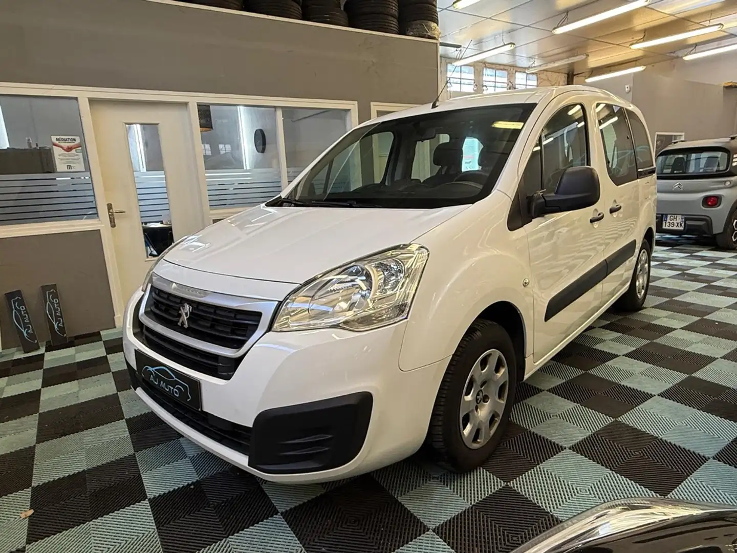 Peugeot Partner 1.6 HDI 100CV 2018 ATTELAGE / RGULATEUR Blanc - 1
