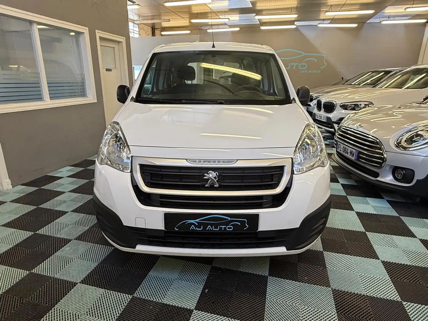 Peugeot Partner 1.6 HDI 100CV 2018 ATTELAGE / RGULATEUR Blanc - 2