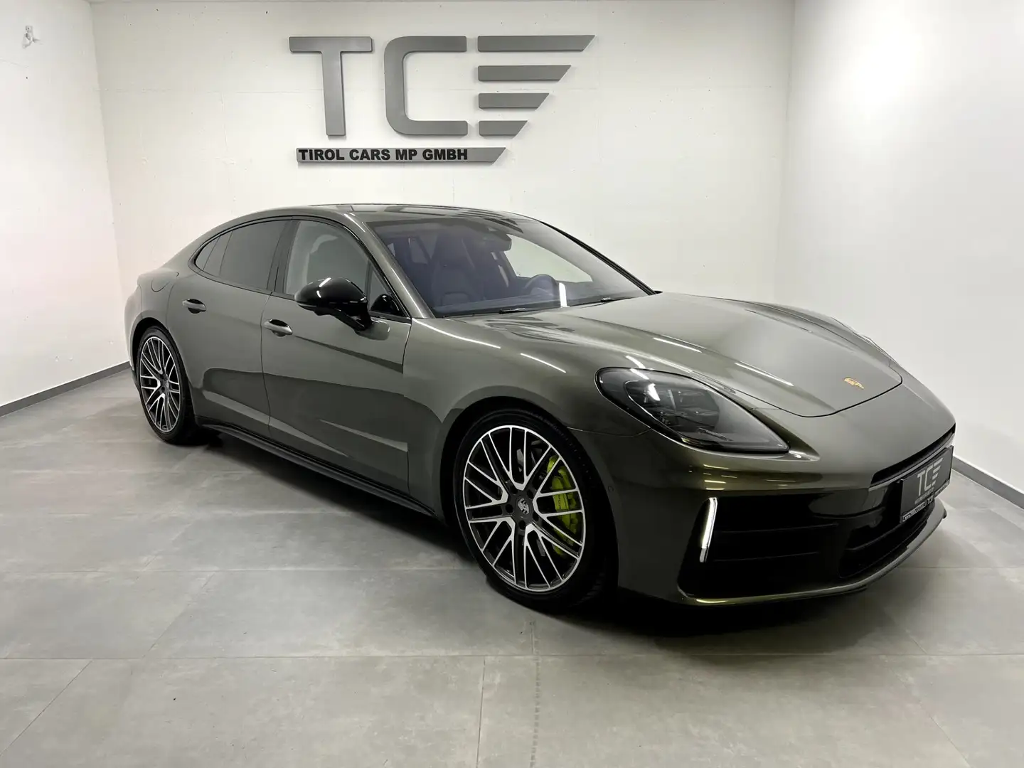 Porsche Panamera 4 E-Hybrid Burmester, HUD, Massage, LP 170.000€ Grün - 1