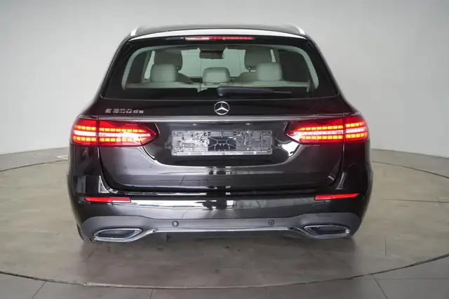 Mercedes-Benz 300 view 5