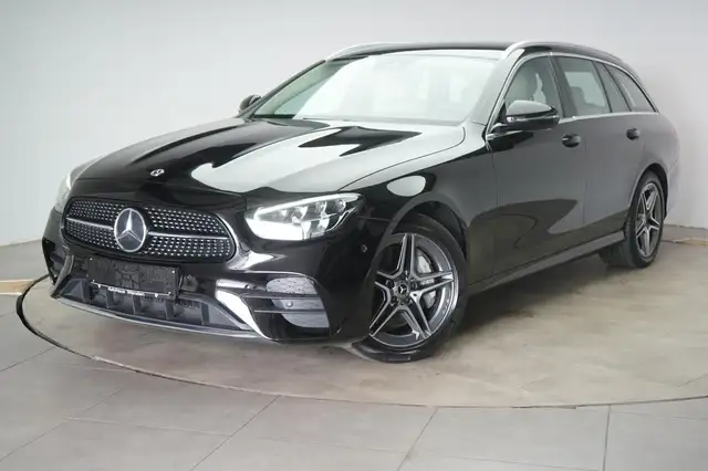 Mercedes-Benz 300 view 2