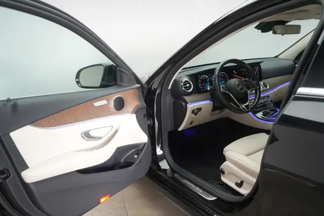Mercedes-Benz 300 view 12