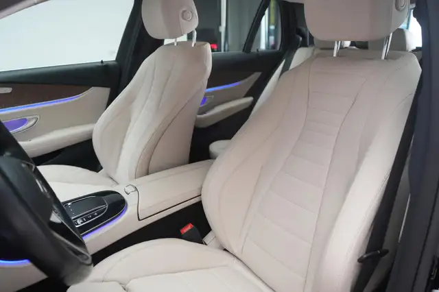 Mercedes-Benz 300 view 11