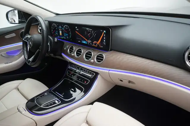 Mercedes-Benz 300 view 8