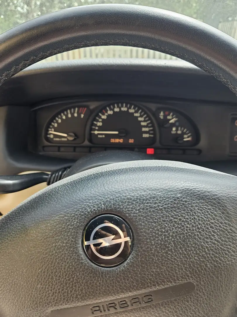 Opel Vectra 5p 1.6 16v Class c/AC - 1