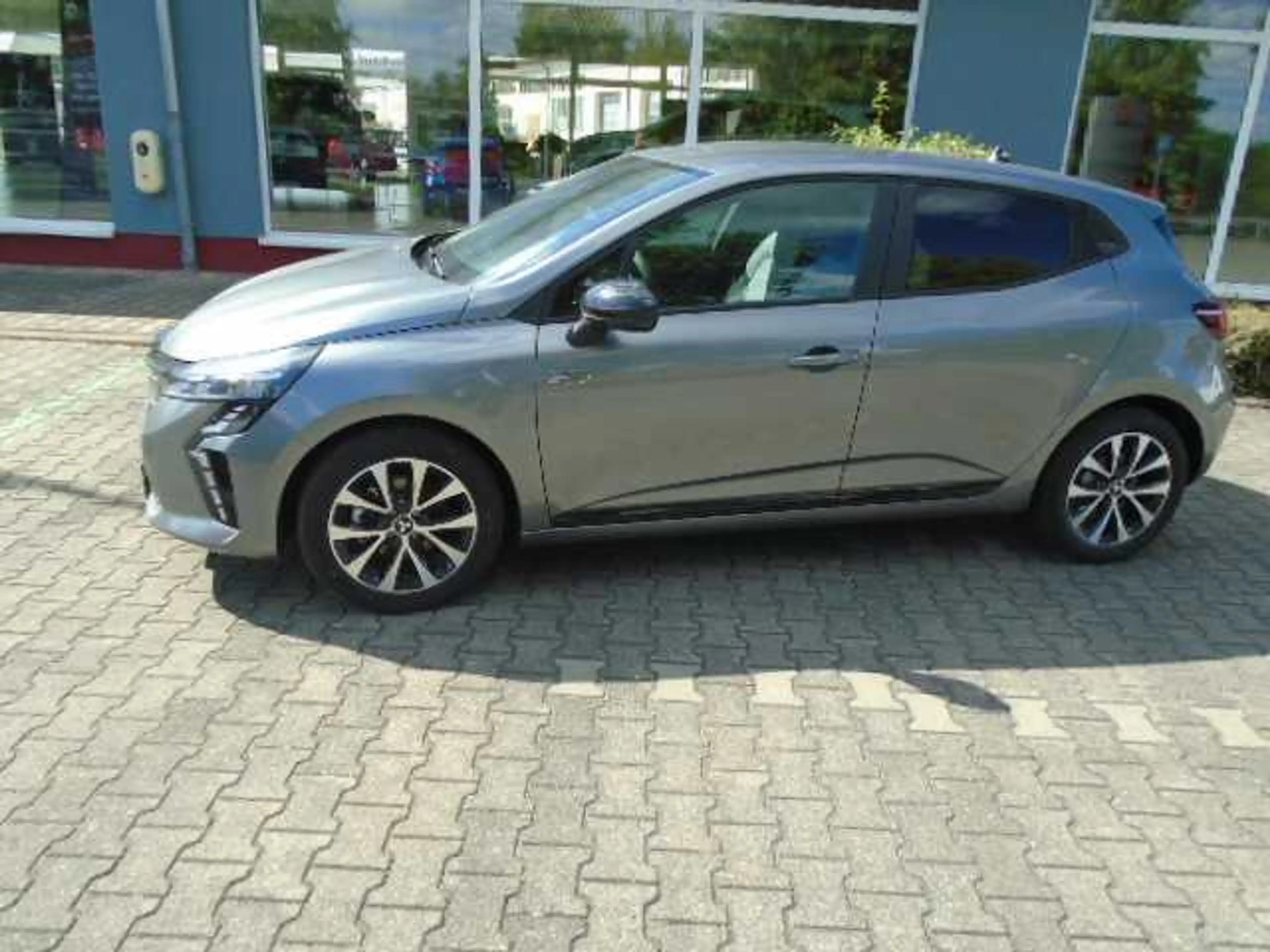 Mitsubishi Colt PLUS 1.6 Hybrid — photo 3