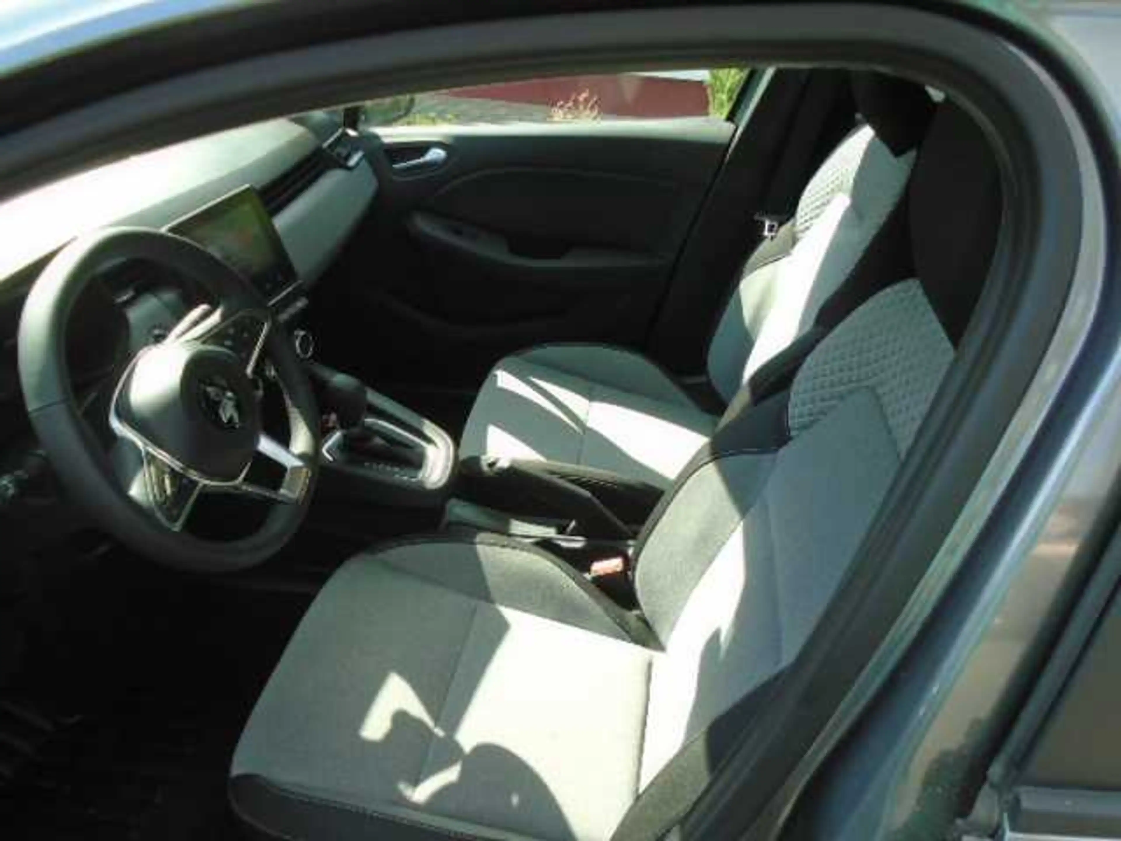 Mitsubishi Colt PLUS 1.6 Hybrid — photo 5