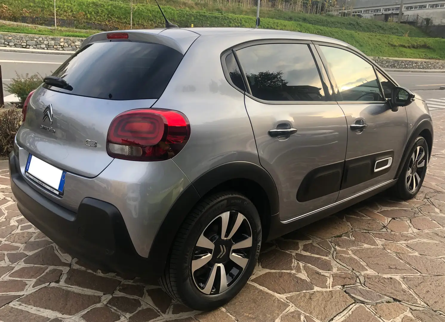 Citroen C3 C3 III 2017 1.2 puretech Shine s Argent - 2
